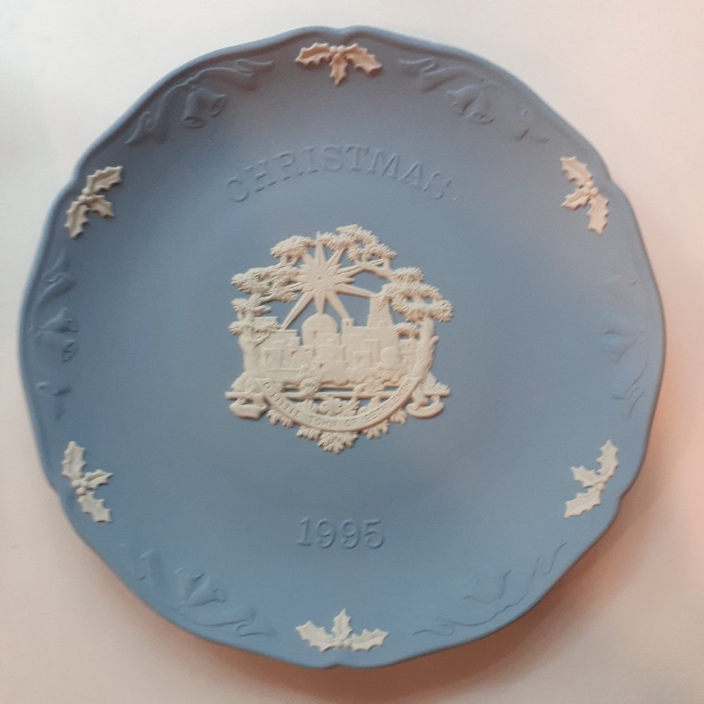 Wedgwood (Jasperware) Christmas Plate 1995